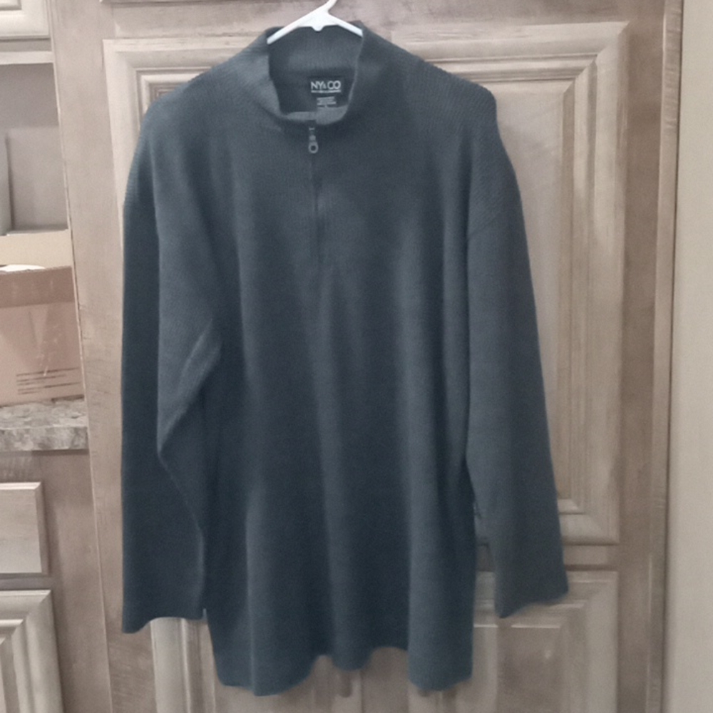 Absolutely Fabulous "NY & Co." Men's Size Large Gray Color Pullover Sweater